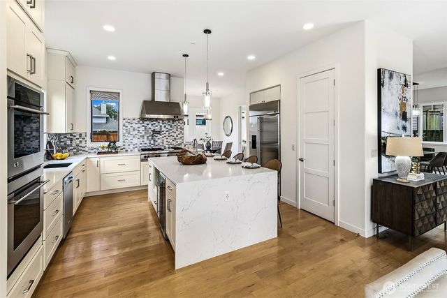 526 14th Avenue W, Kirkland, WA 98033