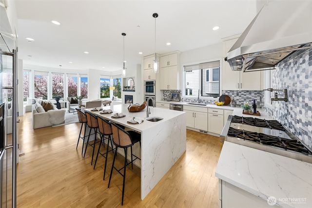 526 14th Avenue W, Kirkland, WA 98033