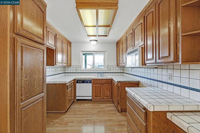 2075 Costa Ct, Pinole, CA 94564