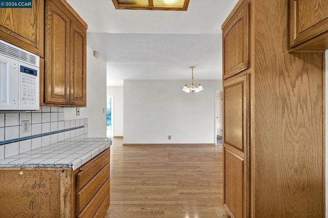 2075 Costa Ct, Pinole, CA 94564