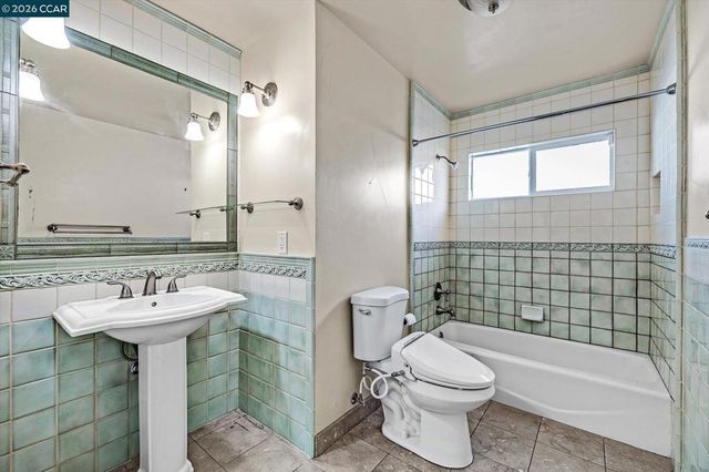 2075 Costa Ct, Pinole, CA 94564