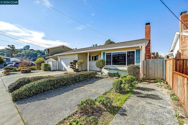 2075 Costa Ct, Pinole, CA 94564