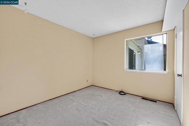 2075 Costa Ct, Pinole, CA 94564