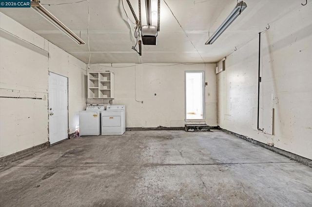 2075 Costa Ct, Pinole, CA 94564