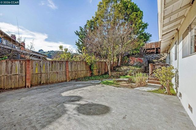 2075 Costa Ct, Pinole, CA 94564