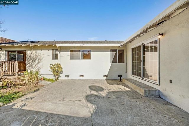 2075 Costa Ct, Pinole, CA 94564