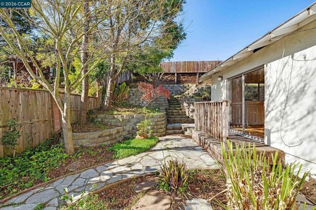 2075 Costa Ct, Pinole, CA 94564