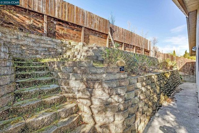 2075 Costa Ct, Pinole, CA 94564