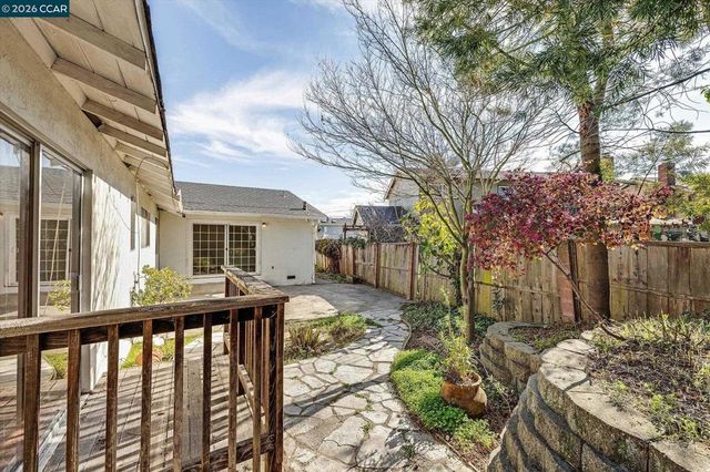 2075 Costa Ct, Pinole, CA 94564