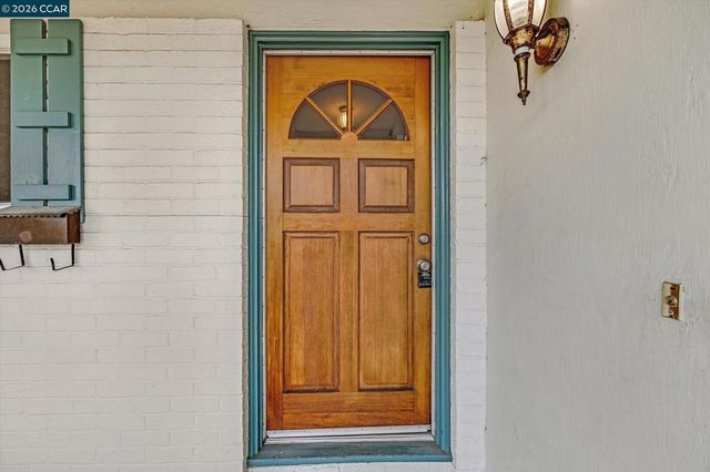 2075 Costa Ct, Pinole, CA 94564