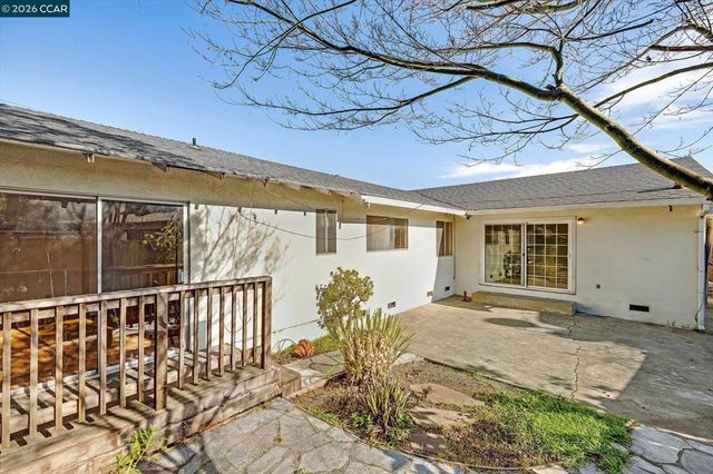 2075 Costa Ct, Pinole, CA 94564