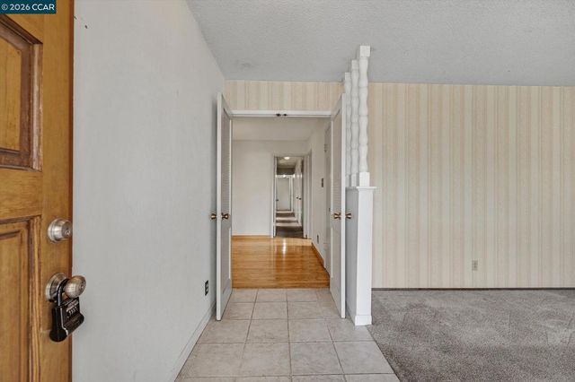 2075 Costa Ct, Pinole, CA 94564