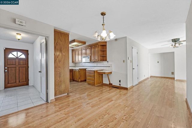 2075 Costa Ct, Pinole, CA 94564