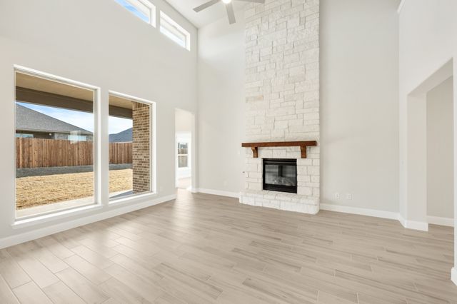 175 Creekside Drive, Sanger, TX 76266