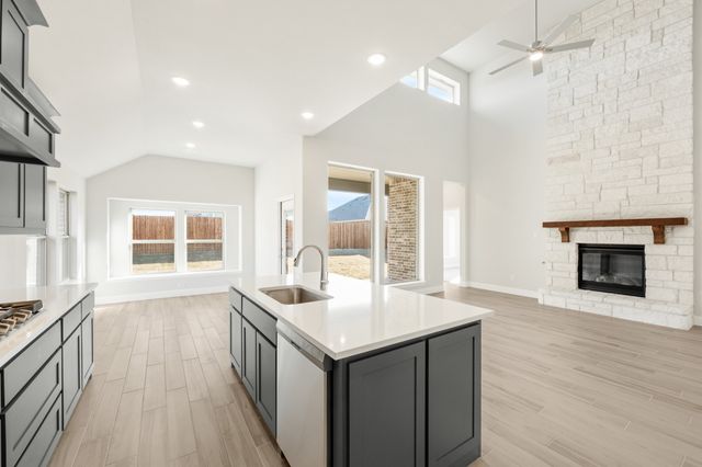 175 Creekside Drive, Sanger, TX 76266