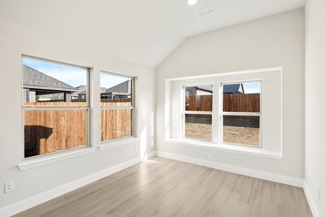 175 Creekside Drive, Sanger, TX 76266