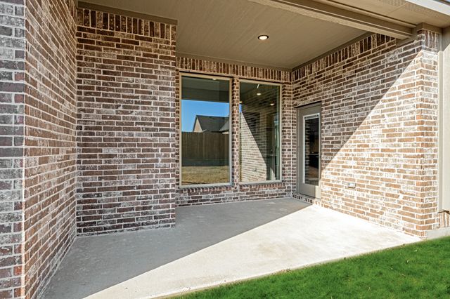 175 Creekside Drive, Sanger, TX 76266