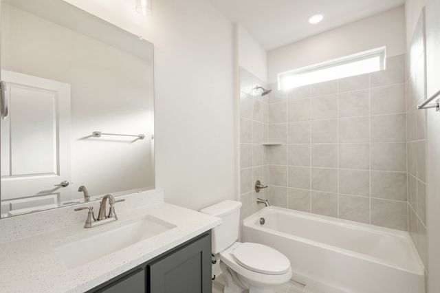 175 Creekside Drive, Sanger, TX 76266