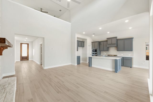 175 Creekside Drive, Sanger, TX 76266