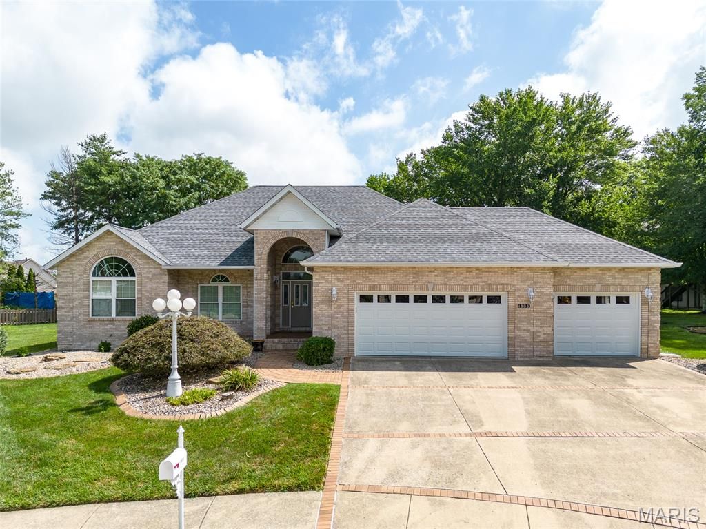 1805 Lincoln Knolls Drive, Edwardsville, IL 62025