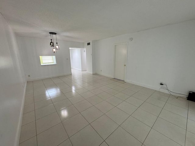 7797 Golf Circle Dr 304, Margate, FL 33063