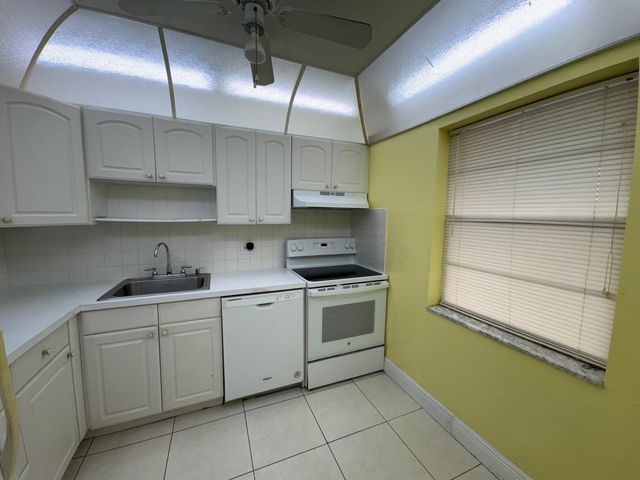 7797 Golf Circle Dr 304, Margate, FL 33063