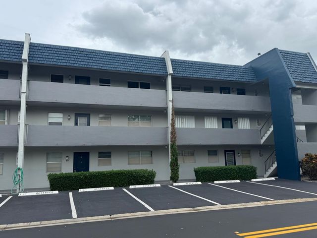 7797 Golf Circle Dr 304, Margate, FL 33063