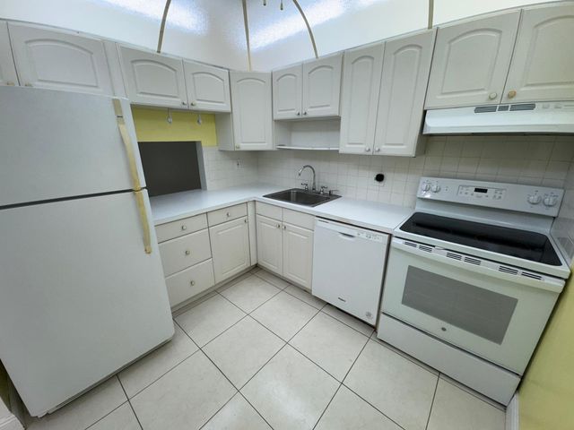 7797 Golf Circle Dr 304, Margate, FL 33063