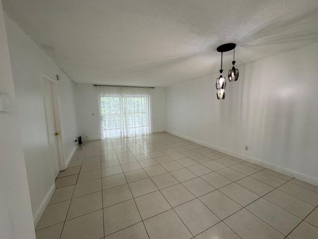 7797 Golf Circle Dr 304, Margate, FL 33063