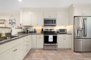 6 Pendleton Place, Narragansett, RI 02882