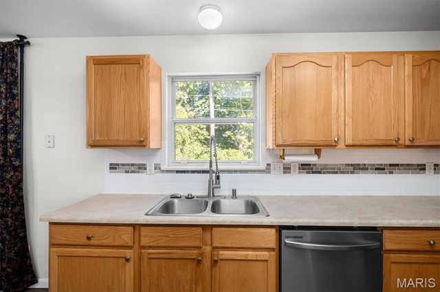 516 Highland View Drive, O'fallon, IL 62269
