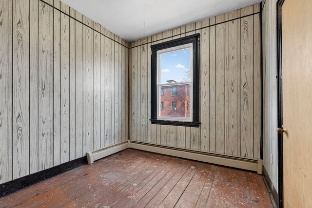 92 Bunker Hill St, Boston, MA 02129