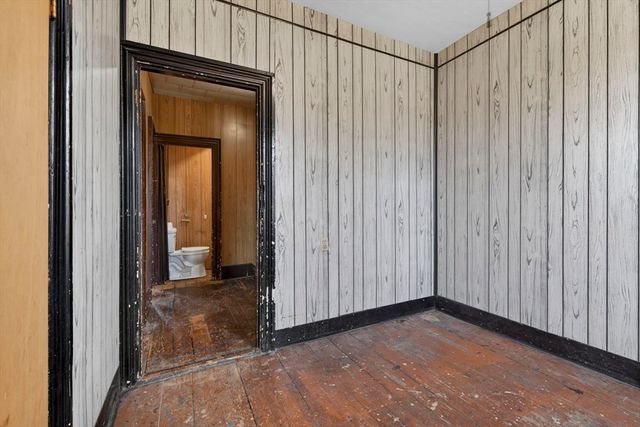 92 Bunker Hill St, Boston, MA 02129