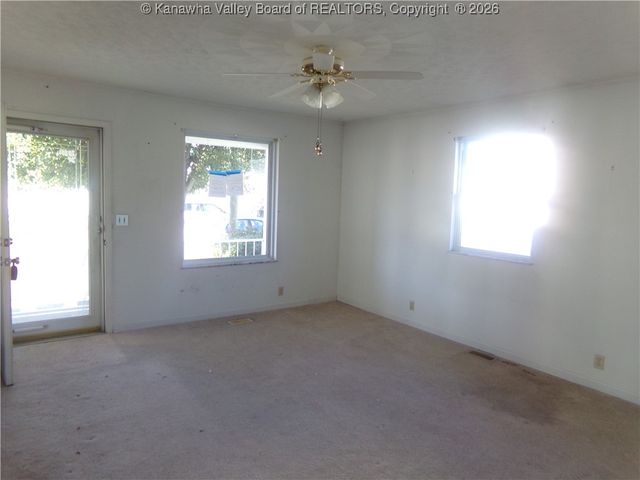 2226 Harrison Avenue, St Albans, WV 25177