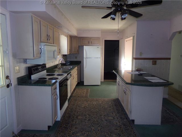 2226 Harrison Avenue, St Albans, WV 25177