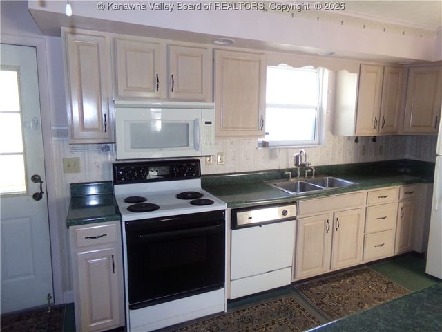 2226 Harrison Avenue, St Albans, WV 25177