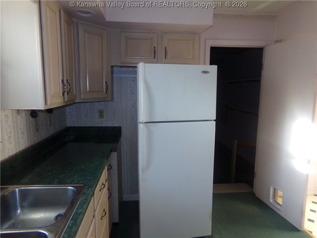 2226 Harrison Avenue, St Albans, WV 25177