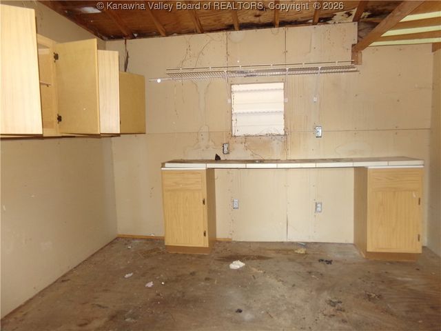 2226 Harrison Avenue, St Albans, WV 25177