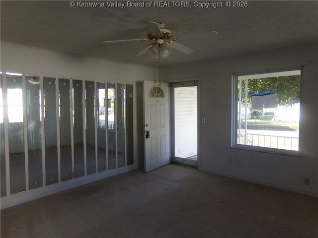 2226 Harrison Avenue, St Albans, WV 25177