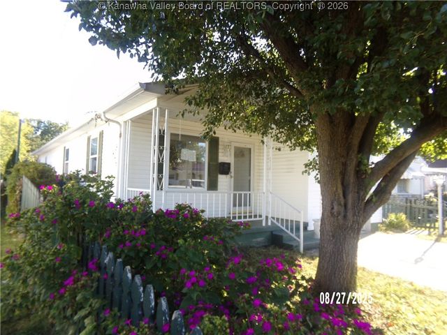 2226 Harrison Avenue, St Albans, WV 25177