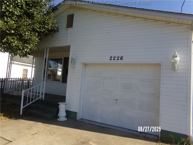 2226 Harrison Avenue, St Albans, WV 25177