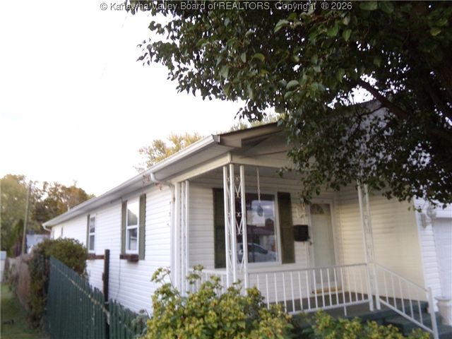 2226 Harrison Avenue, St Albans, WV 25177