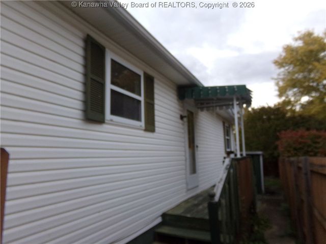 2226 Harrison Avenue, St Albans, WV 25177