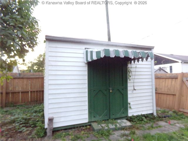 2226 Harrison Avenue, St Albans, WV 25177