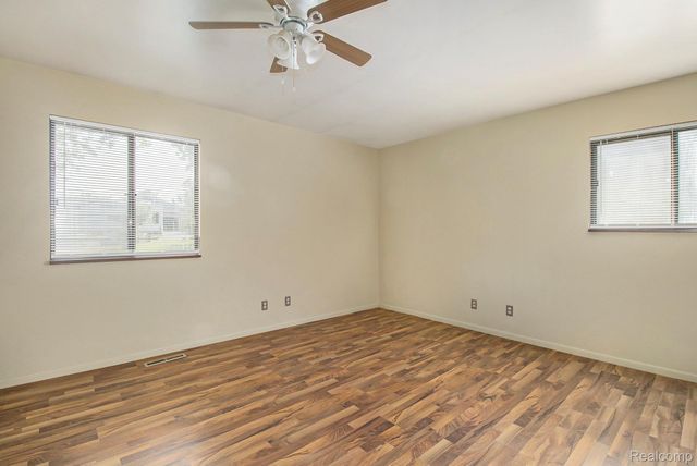 5037 W Court Street, Flint, MI 48532