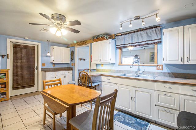 5037 W Court Street, Flint, MI 48532