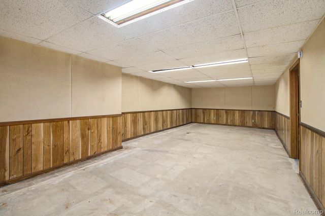 5037 W Court Street, Flint, MI 48532