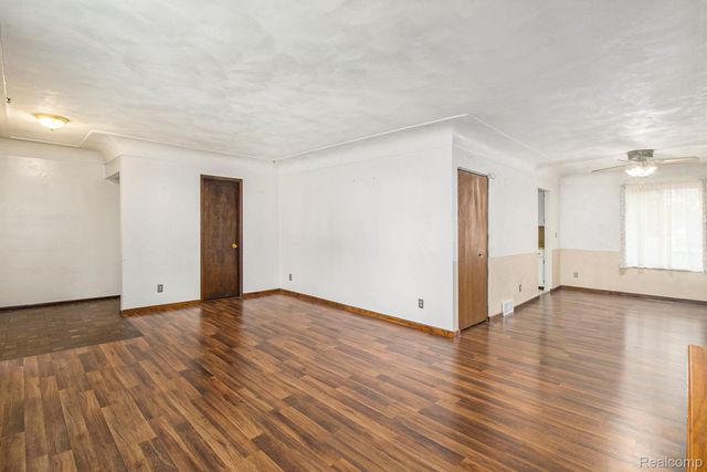 5037 W Court Street, Flint, MI 48532