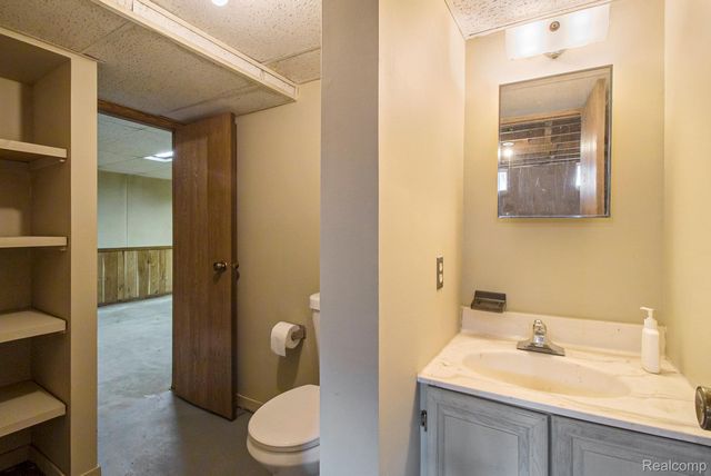 5037 W Court Street, Flint, MI 48532