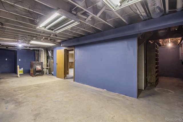 5037 W Court Street, Flint, MI 48532